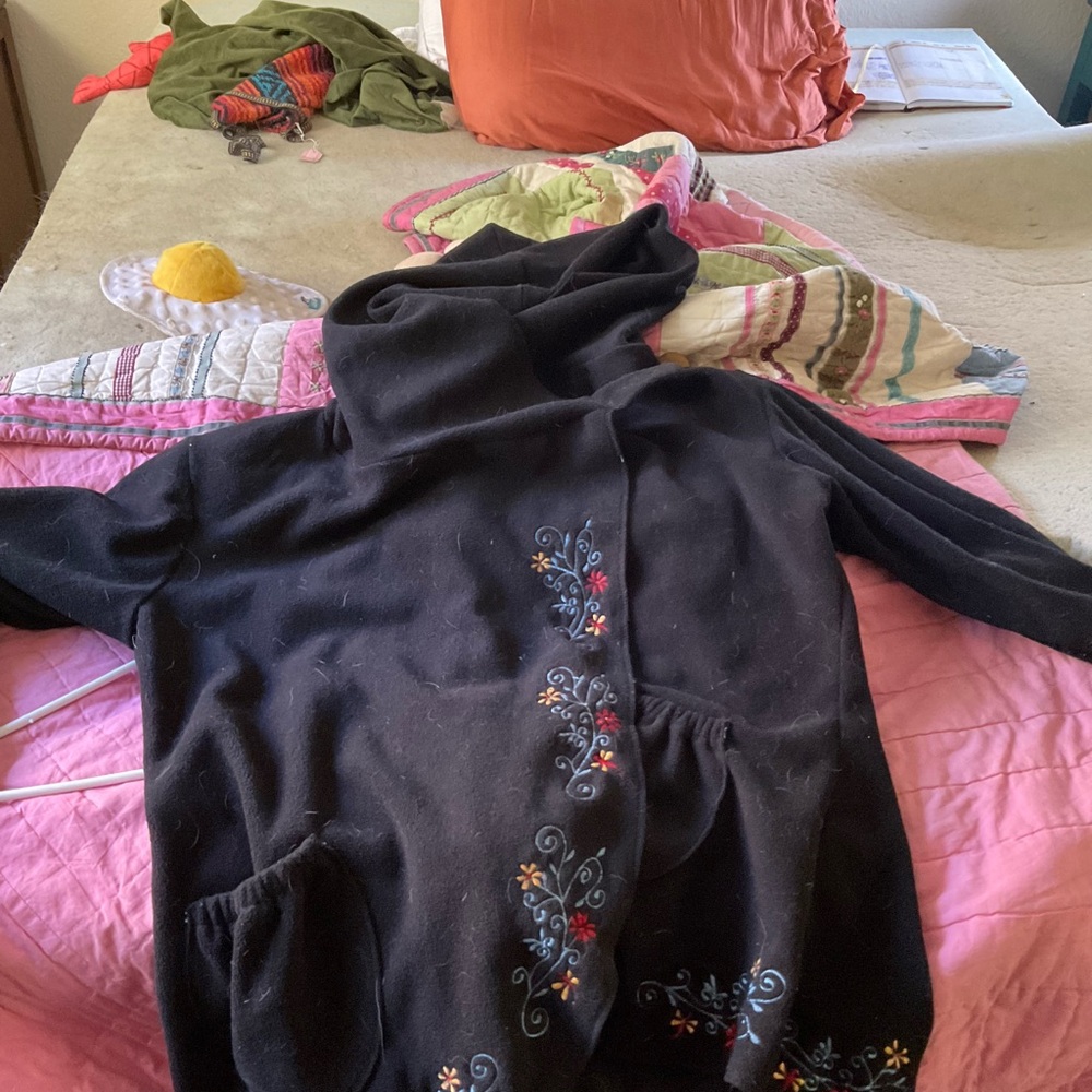 Women’s fleece with European detail